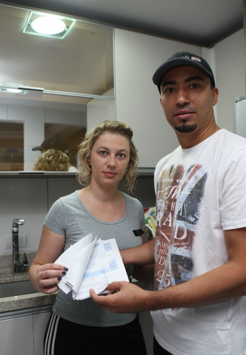 Joana e Dario Evangelista gastam 8 m³, mas pagam 10 m³ | Aniele Nascimento/ Gazeta do Povo