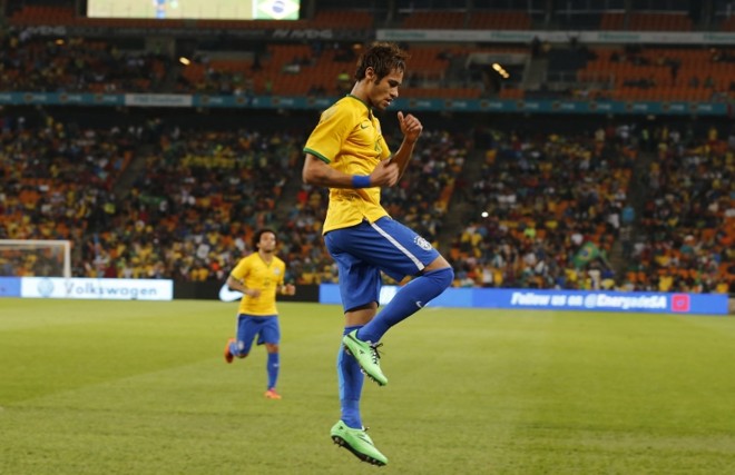 Neymar foi o nome do jogo no Soccer City, com três gols | 