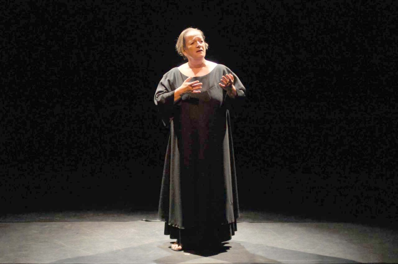 Claudete Pereira Jorge foi indicada ao Gralha Azul de melhor atriz em 2011 por sua encenação do Canto 1 da Ilíada | Gilson Camargo/Divulgação