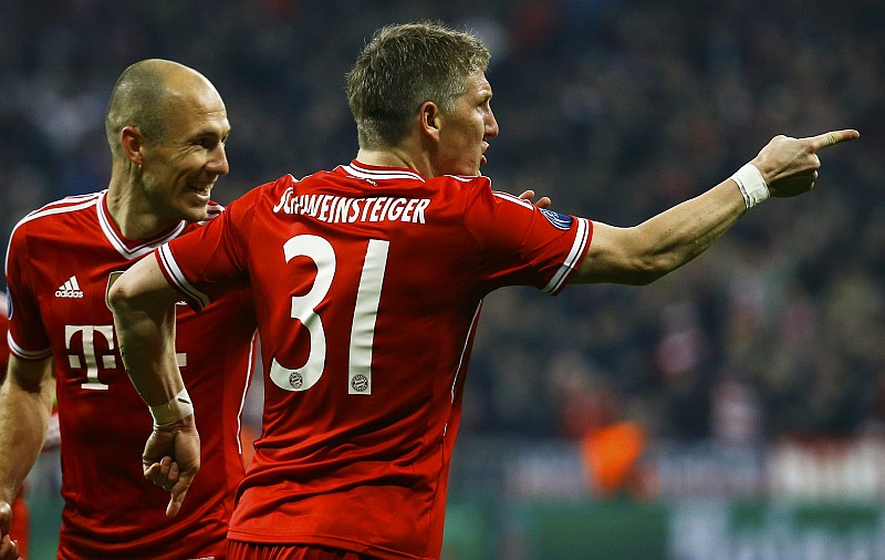 Schweinsteiger comemora o gol do Bayern no empate por 1 a 1 contra o Arsenal | Kai Pfaffenbach / Reuters