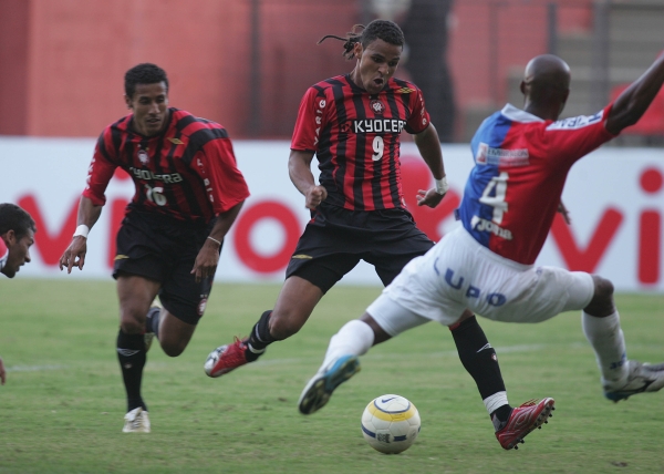 Dênis Marques humilhou zaga paranista e fez gol de placa | Arquivo Gazeta do Povo e Museu CAP
