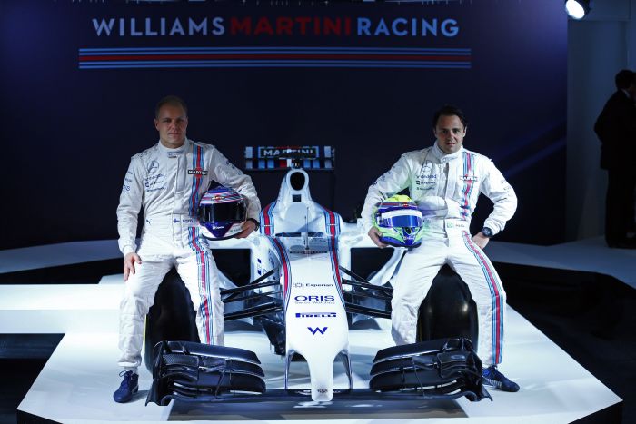 Valtteri Bottas e Felipe Massa posam com o novo carro da Williams | Eddie Keogh / Reuters