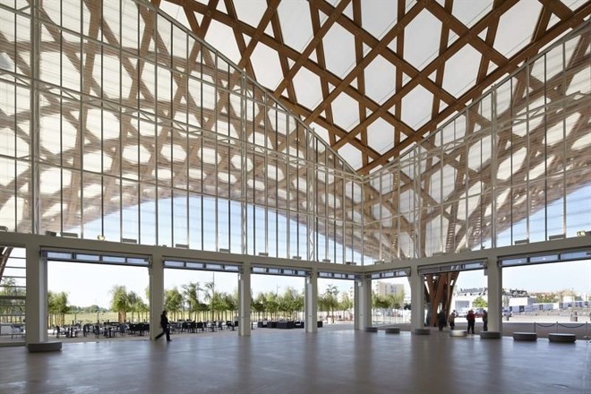 Centro Pompidou Metz, projetado pelo arquiteto japonês Shigeru Ban |
