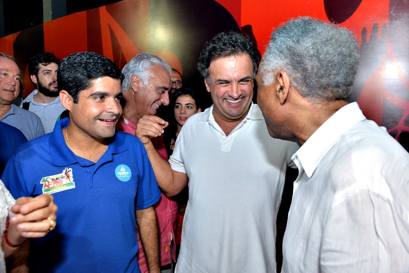 Aécio Neves (centro) passou pela Bahia e pelo Rio de Janeiro | Divulgação/Agecom