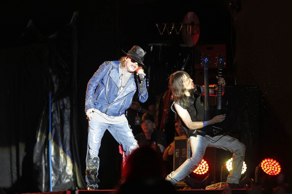 O vocalista Axl Rose correu e dançou pelo palco, sem a desenvoltura de tempos atrás | Antonio More / Agência de Notícias Gazeta do Povo