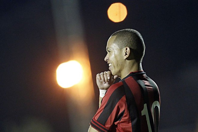 O jovem de 18 anos voltou a marcar dois gols, assim como fez contra o Paraná |