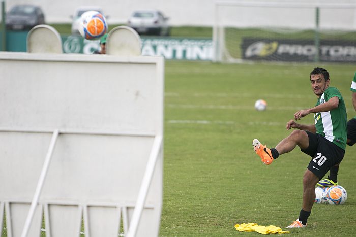 Para Robinho, oportunidade de repetir a escalação contra o Prudentópolis é boa para o Coritiba | Henry Milléo / Gazeta do Povo