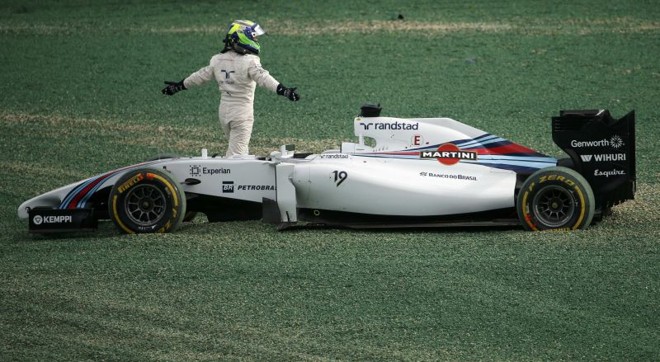 O brasileiro fez críticas ao japonês e cobrou uma punição severa ao piloto da Caterham. |