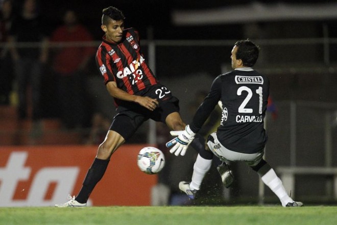 Crislan, do time sub-23, também teve chance de jogar alguns minutos |