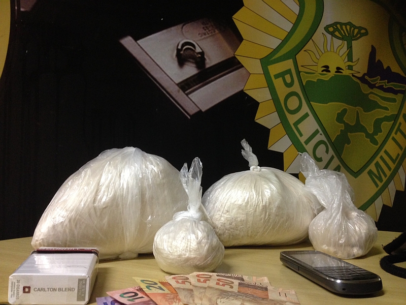 2,2 kg de cocaína apreendida na noite deste domingo, na Rodoferroviária em Curitiba | Polícia Militar / Divulgação