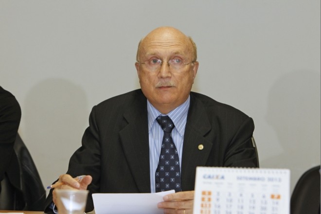 Osmar Serraglio (PMDB):O PMDB negocia com o PSDB a vice de Richa, mas uma parcela considerável do partido luta pela candidatura própria de Roberto Requião. Outros nomes do partido também podem ocupar a cadeira, incluindo Orlando Pessuti e Caíto Quintana |