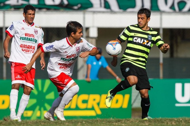 Lance de Rio Branco e Coritiba. |