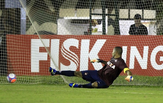 Gol de pênalti convertido por Giancarlo deu a vitória ao Paraná no clássico contra o Atlético. | 