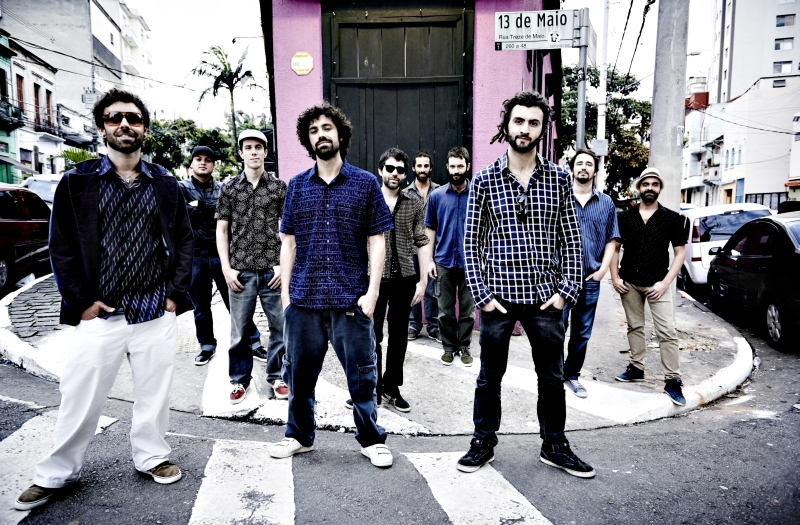 Grupo é formado por dez músicos da cena paulistana | Nicole Heiniger/Divulgação