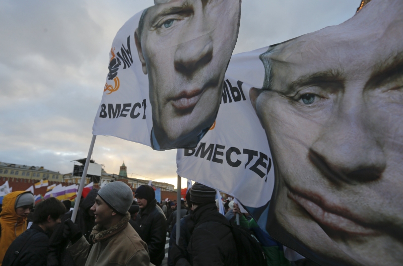 Manifestação batizada de Estamos juntos, a favor da anexação da Crimeia, na Praça Vermelha, no centro de Moscou | Maxim Shemetov/Reuters