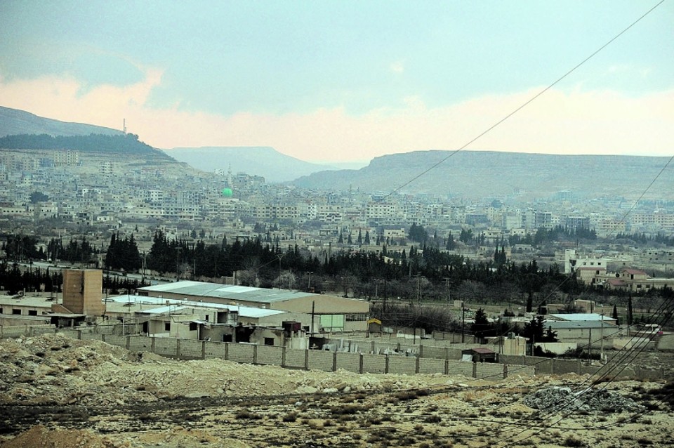 Síria assume controle total de Yabroud Vista parcial da cidade de Yabroud, parte da rota terrestre que liga a capital síria Damasco à cidade de Aleppo | Sana Handout/Reuters
