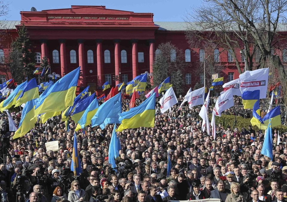 Multidão se reúne em Kiev para comemorar o 200º aniversário de nascimento do poeta e herói nacional Taras Sevchenko | Reuters/Konstantin Grishin