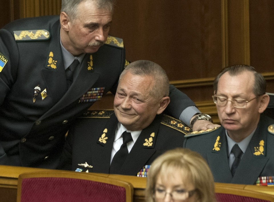 Igor Teniukh (ao centro), na Rada Suprema da Ucrânia | Reuters/Alex Kuzmin