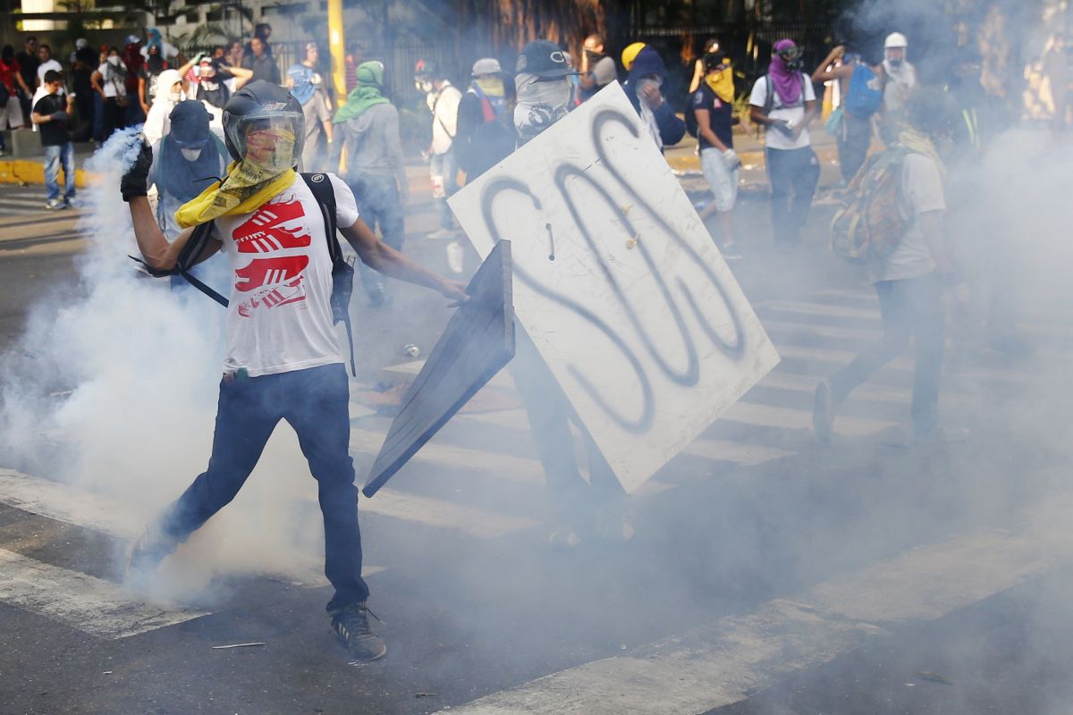 Milhares de opositores realizaram neste sábado a marcha das "Panelas Vazias" no norte da capital | REUTERS/Jorge Silva