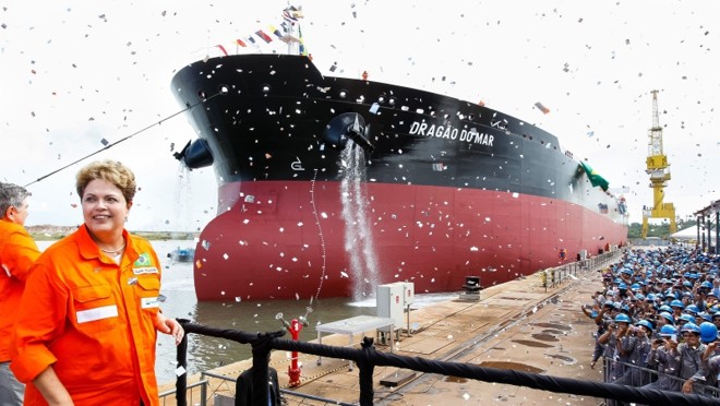 Presidente participou ontem da cerimônia de inauguração de navio petroleiro | 