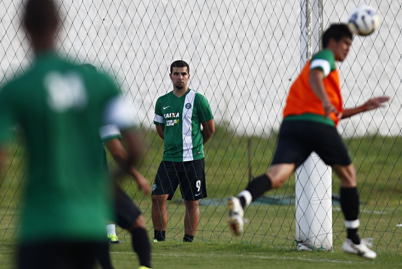 Apesar do imbróglio judicial com Beijing Guoan, André Lima segue treinando no CT da Graciosa | Felipe Rosa/Tribuna