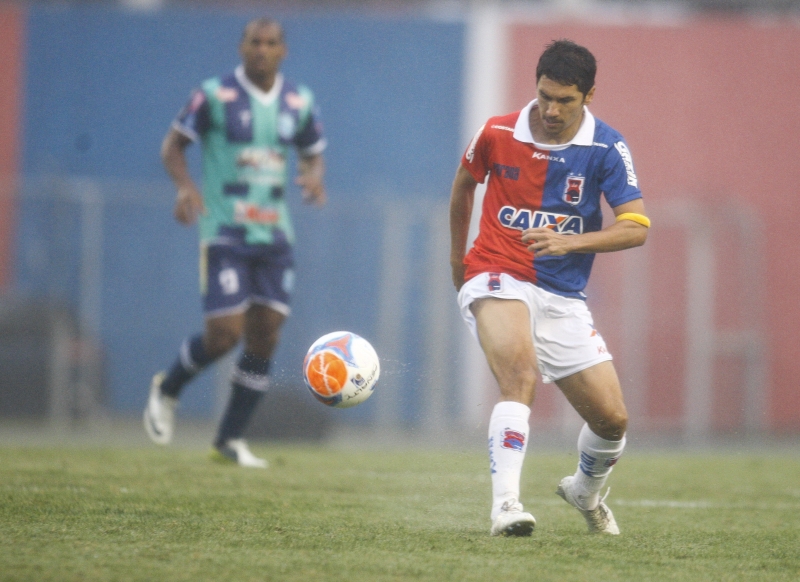 Cidadão Ilustre: Aos 35 anos, criado no clube, o meia Lúcio Flávio permanece como referência para o time na meia-cancha e para o torcedor na arquibancada | Hugo Harada/Gazeta do Povo
