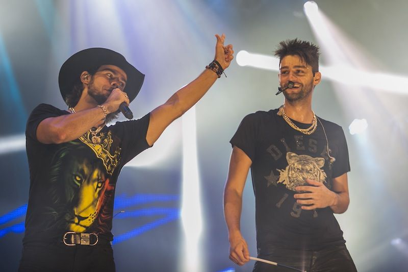 A dupla Munhoz e Mariano abriu o evento com a música Pantera Cor-de-Rosa | Marcelo Andrade / Gazeta do Povo