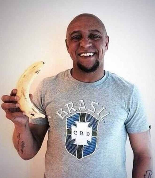 Ex-jogador Roberto Carlos se solidarizou com Daniel Alves |