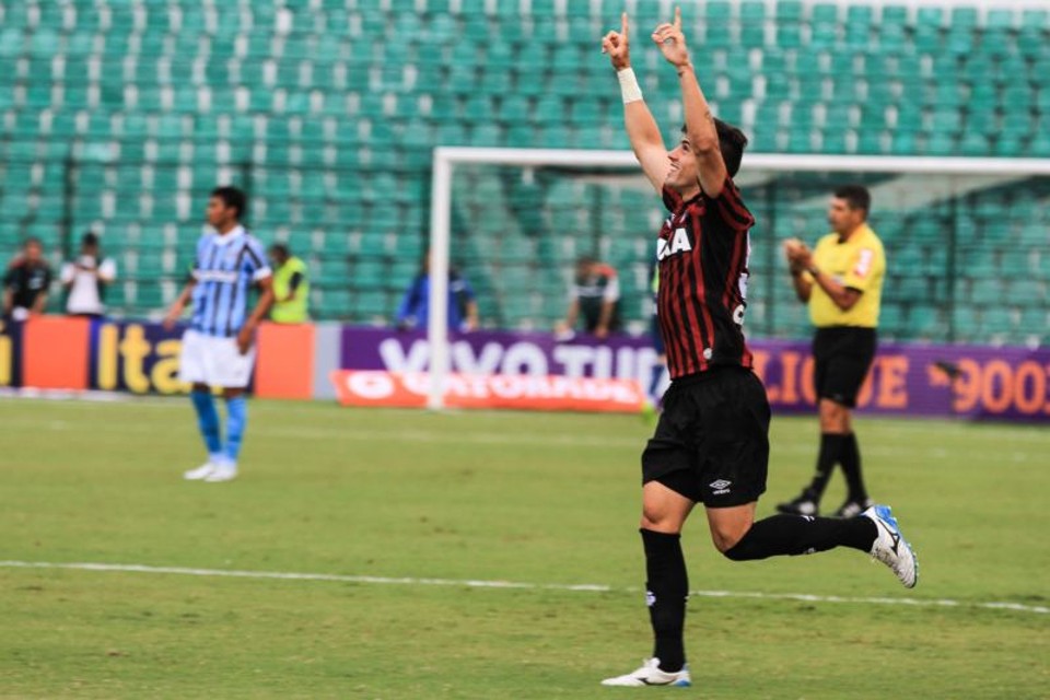 Substituto de Manoel, Dráusio comemora o gol da vitória rubro-negra sobre o Grêmio | Emanuel Galafassi / Fotoarena / Folhapress