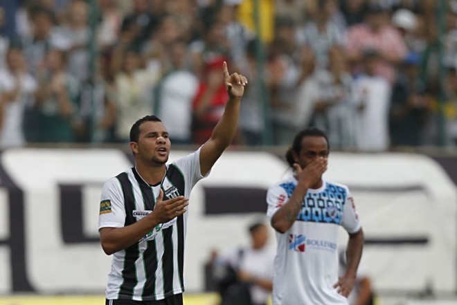 Cristiano comemora empate, enquanto Celsinho lamenta | 