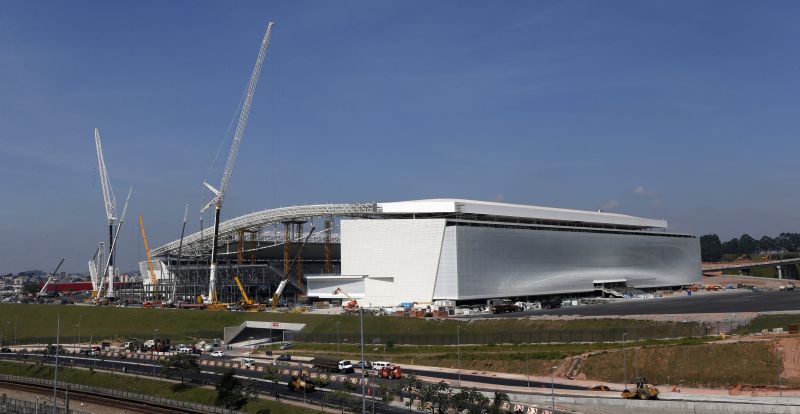 Obras nas arquibancadas temporárias do Itaquerão foram retomadas nesta sexta-feira | Paulo Whitaker / Reuters