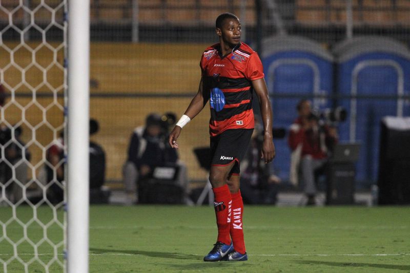 Dener fez parte do time do Ituano campeão paulista de 2014 | Edno Luan / Futura Press