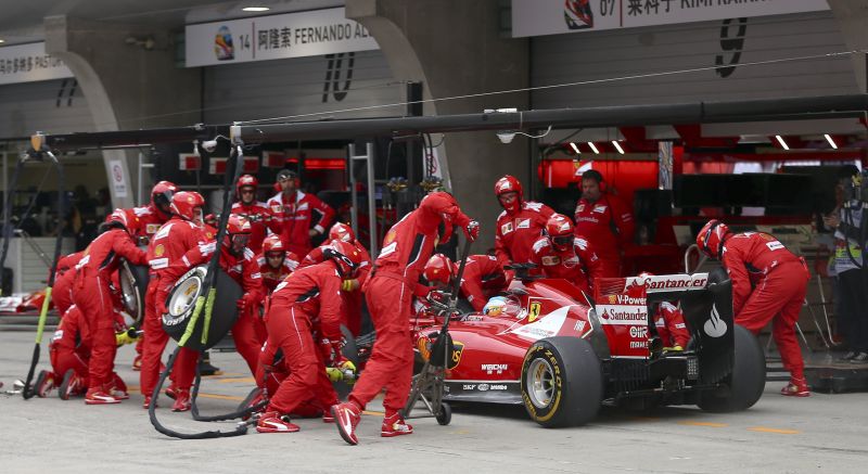 Fernando Alonso comemorou bom resultado no GP da Chinha, onde conquistou o primeiro pódio da Ferrari na temporada | Suki Srdjan/Reuters