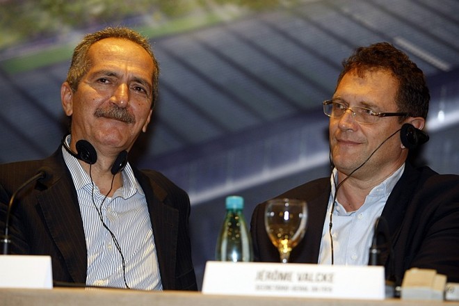 27/11/2012 - Na primeira visita, o projeto da Arena da Baixada seduziu o secretário-geral. Com pouco menos de 45 mil lugares e assentos próximos ao gramado, foi definido por Valcke como o tipo de estádio que ele gosta.