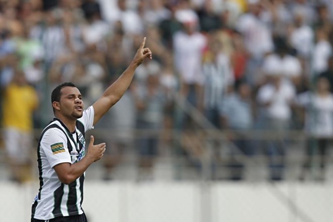 Cristiano comemora gol de empate do Maringá | 