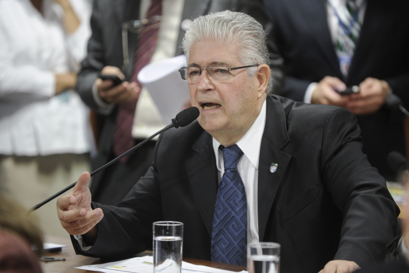 Requião modificou texto inicial para vedar doações de empresas | Marcos Oliveira/ Agência Senado