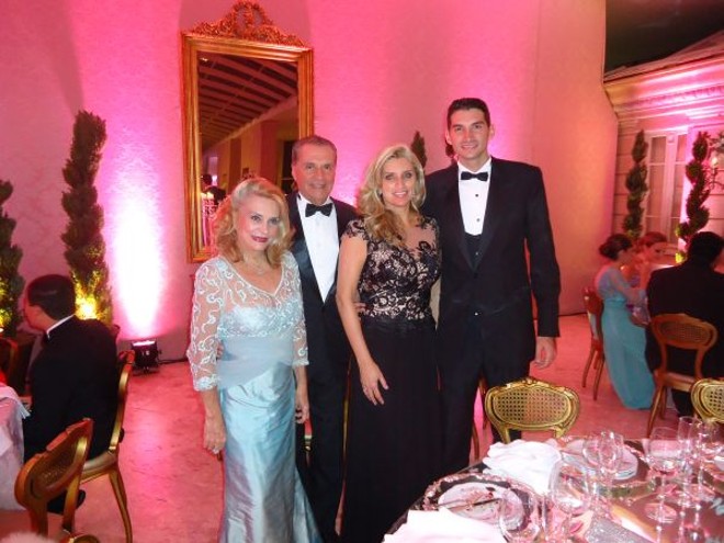 Lylian Vargas, Nilson e Liliana Ribas com o filho, Augusto |