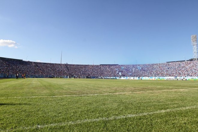Público lotou todos os espaços do Estádio do Café | 