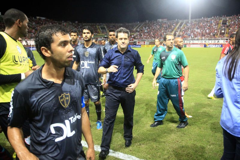 Técnico Argel Fucks leva time da Portuguesa para fora do campo após intimação judicial | Carlos Júnior / Notícias do Dia