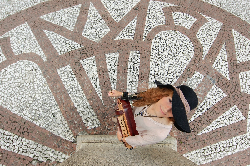 Repertório de Raine Holtz vem de encontro a um processo de desconstrução e aceitação pessoal | Daniel Castellano/Gazeta do Povo