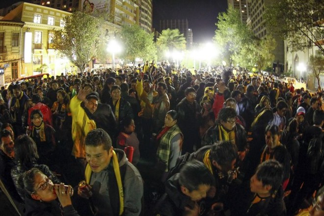 Torcida do The Strongest comemorou a classificação na Praça do Estudante, no centro de La Paz |
