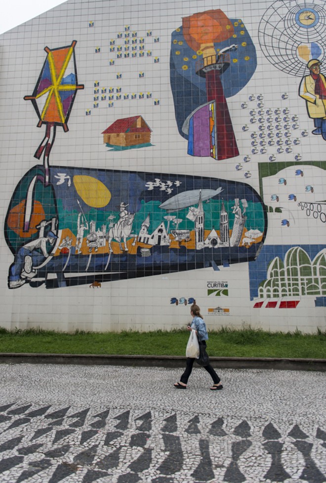 Painel de azulejos na Travessa Nestor de Castro |