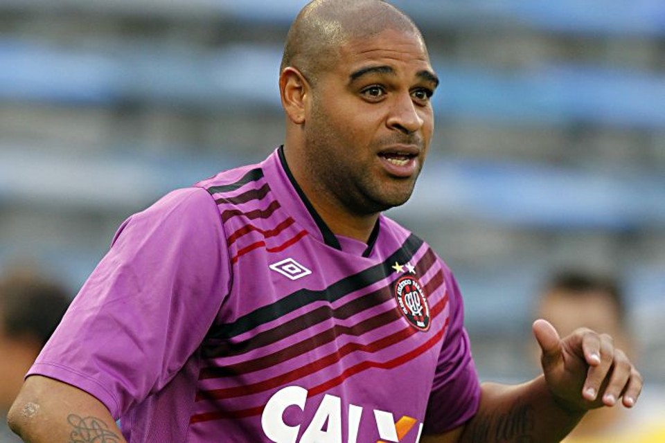 Após passagem pelo Atlético, destino de Adriano deve ser o futebol estrangeiro | Albari Rosa / Gazeta do Povo