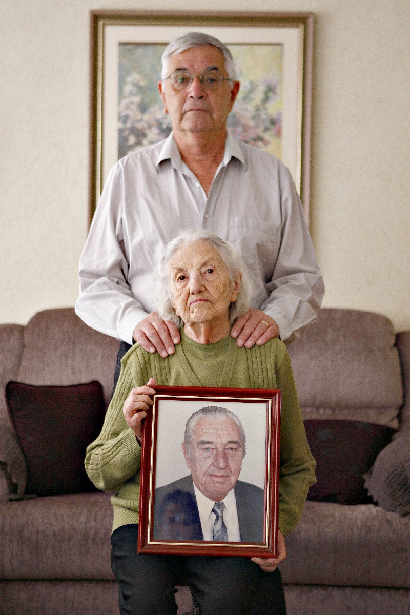 Cilina e o filho Dionisio Grabowzki: há 50 anos esperando o pagamento do Estado | Jonathan Campos/ Gazeta do Povo