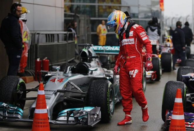 O espanhol Fernando Alonso da Ferrari larga apenas em quinto | 