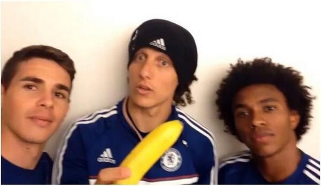 Os companheiros de Seleção Oscar, David Luiz e William entraram na campanha |