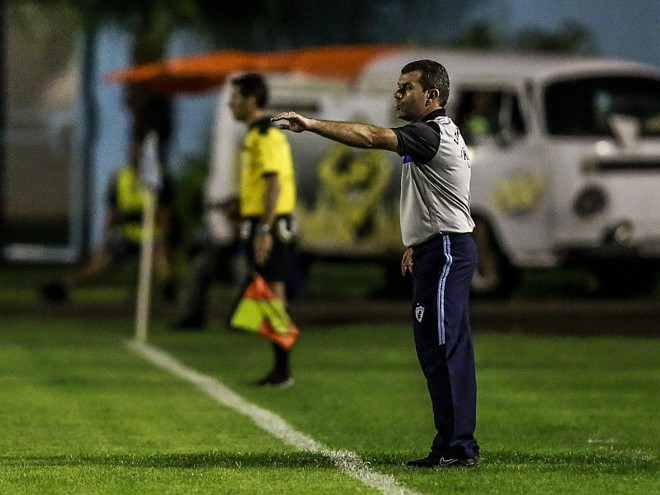 Tencati orienta o time do Tubarão | 