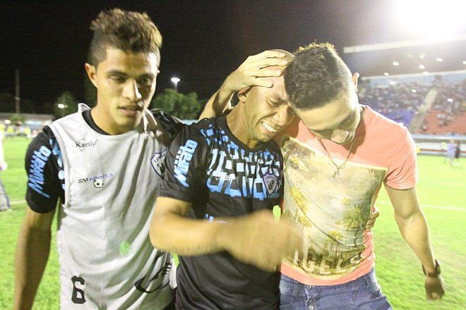 Jogadores do Londrina se emocionam após eliminar o Atlético do Paranaense | 