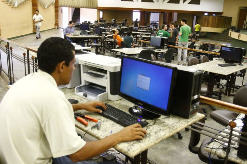 A comercialização de produtos como tablets e computadores manteve crescimento de 19% em 2013. | Gilberto Abelha/Gazeta do Povo.