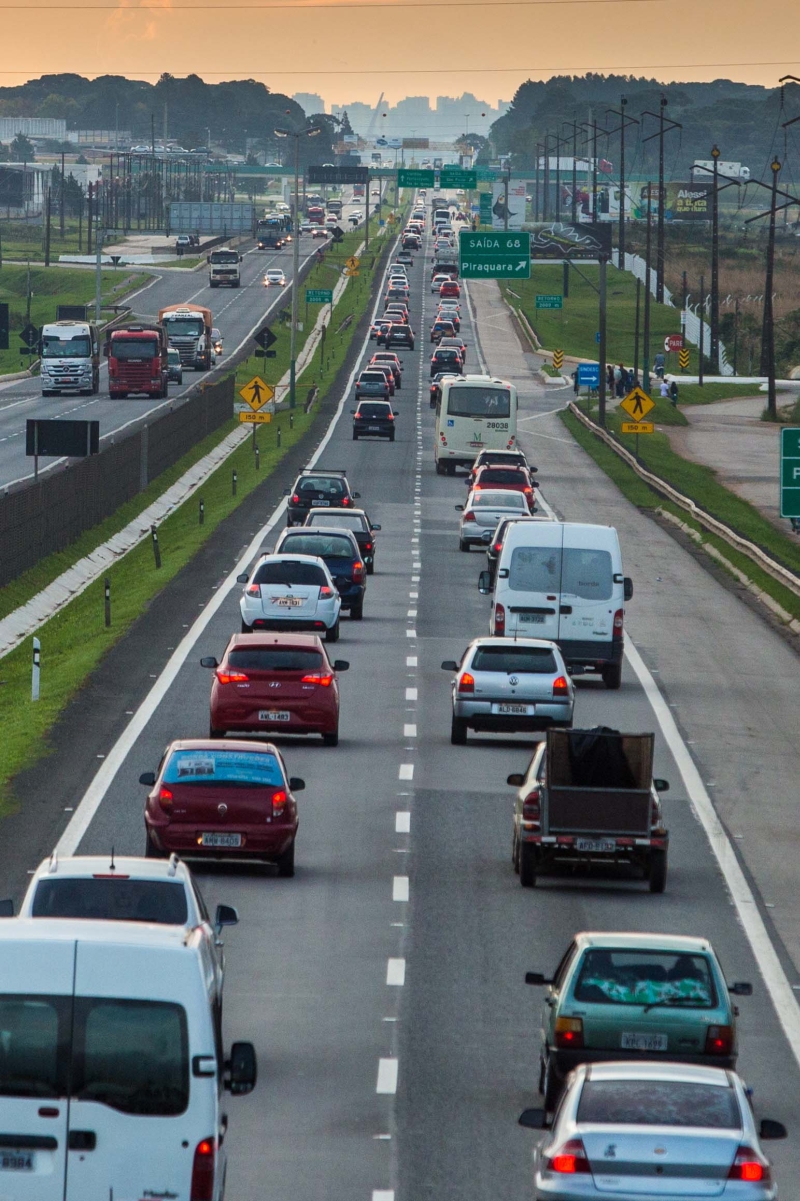 Trânsito congestionado na BR-277 na volta para Curitiba | Brunno Covello/ Gazeta do Povo